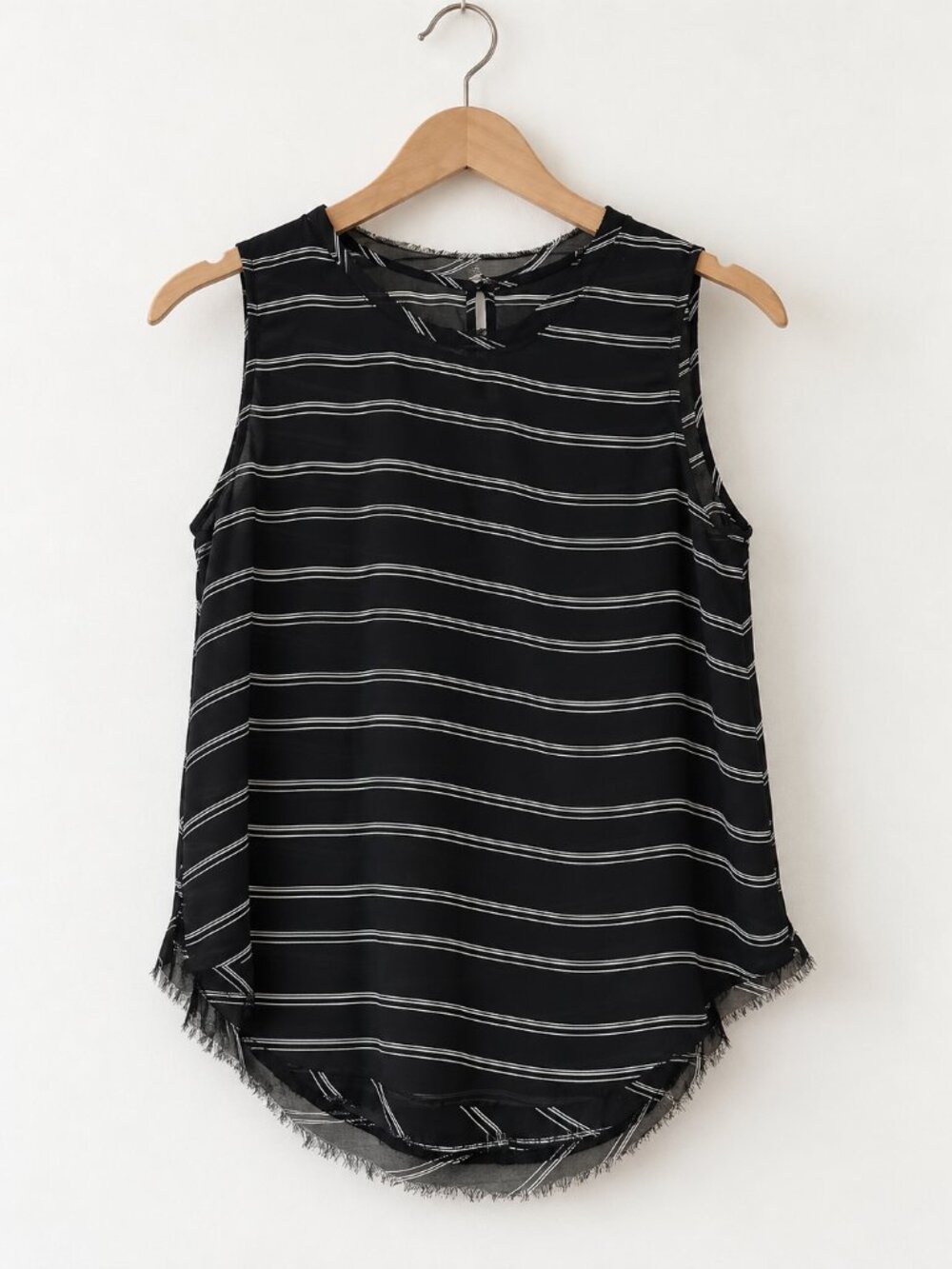 Who What Wear Black & White Striped Sleeveless Blouse Size M